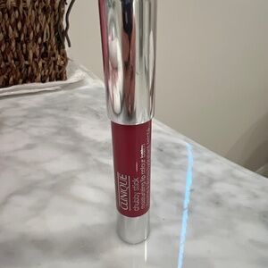 New Clinique chubby stick lip balm super strawberry 07